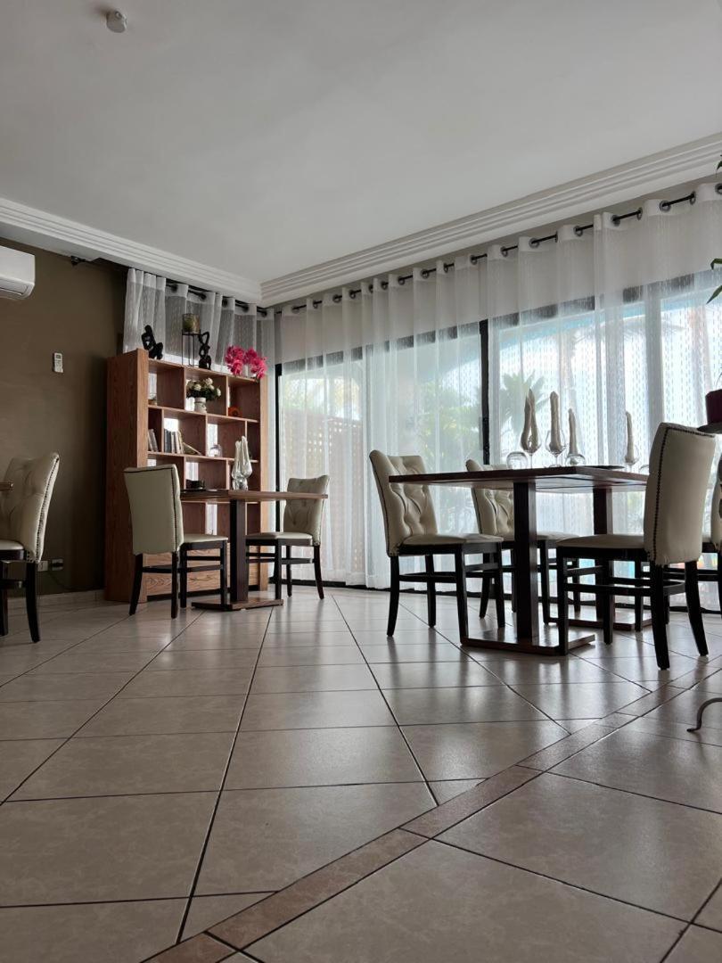 Residence Hoteliere Oceane Libreville Eksteriør billede